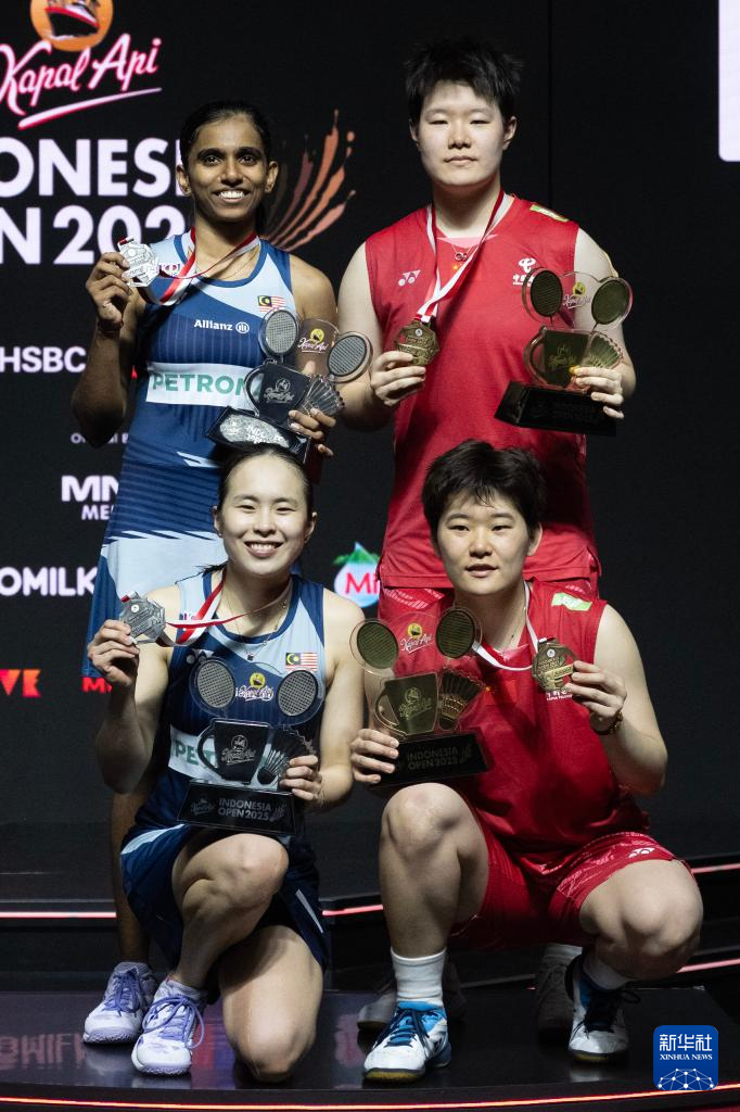 羽毛球——印尼公开赛：刘圣书/谭宁女双夺冠