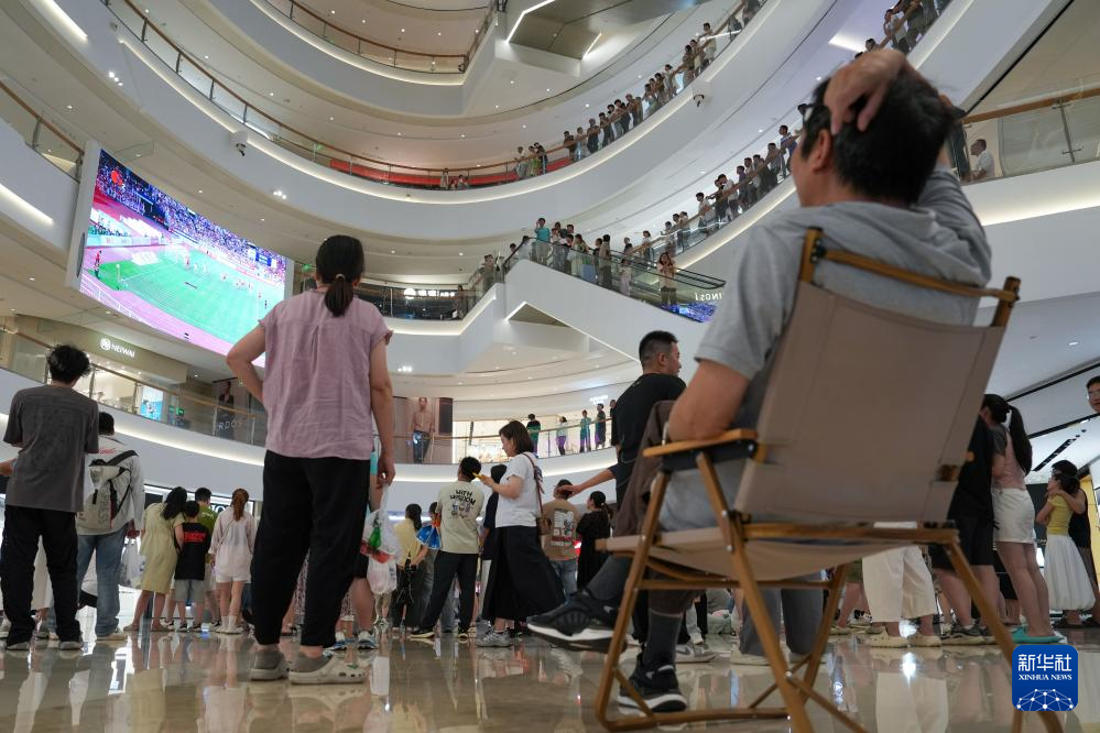 江苏南通：“第二现场”观赛区 城市“全域”看“苏超”