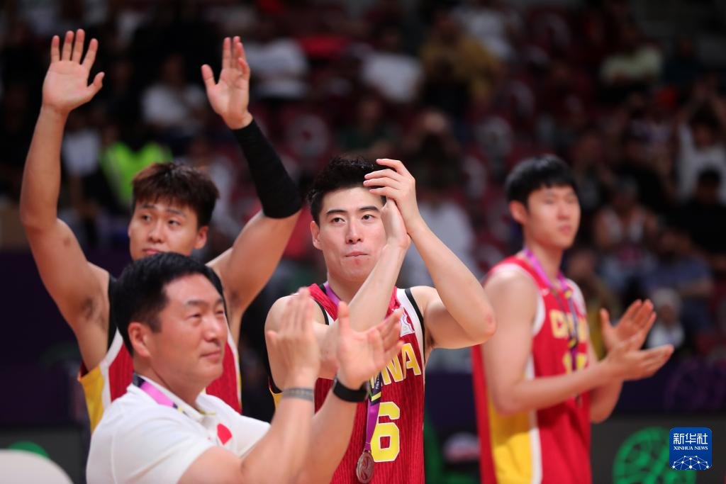 篮球——中国男篮获亚洲杯亚军
