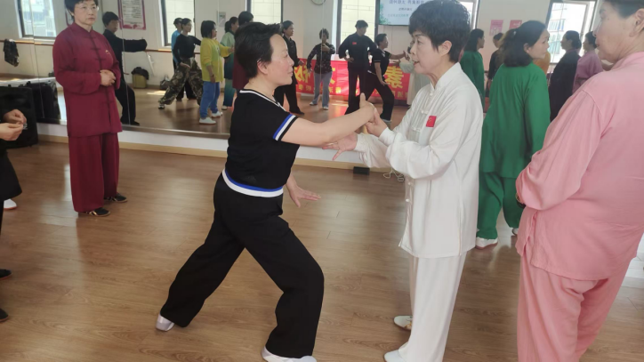 万村女性展风姿｜徐建军：以柔韧太极守护乡村百姓幸福健康