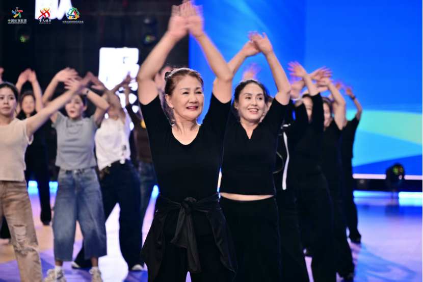 万村女性展风姿｜王玉凤：从讲台到广场，舞出乡村健康新风采