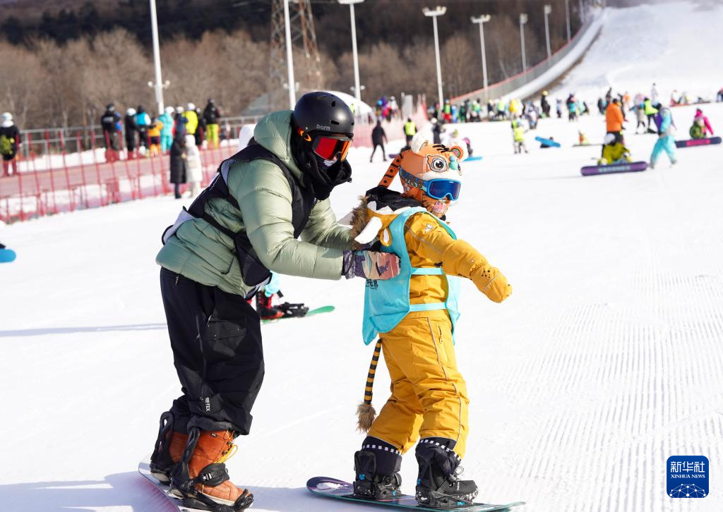 “雪假”开启 吉林青少年奔赴冰雪运动之约