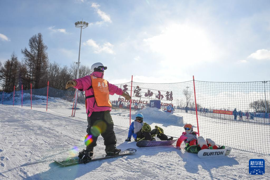 “雪假”开启 吉林青少年奔赴冰雪运动之约