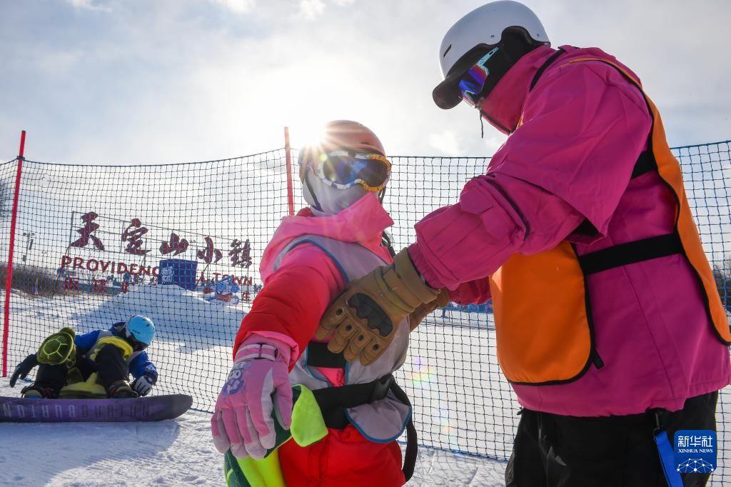 “雪假”开启 吉林青少年奔赴冰雪运动之约