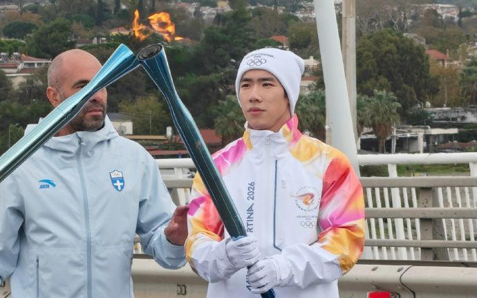 追光丨冬奥脚步临近 圣火映照中国面孔