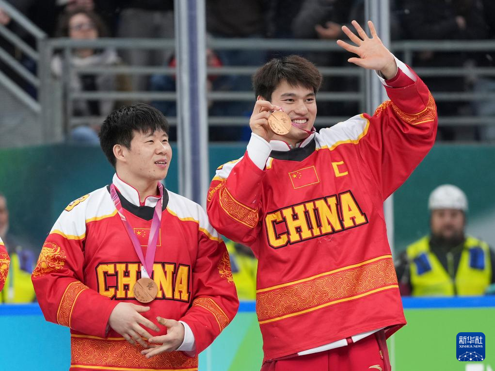 冬残奥会——残奥冰球:中国队夺得季军