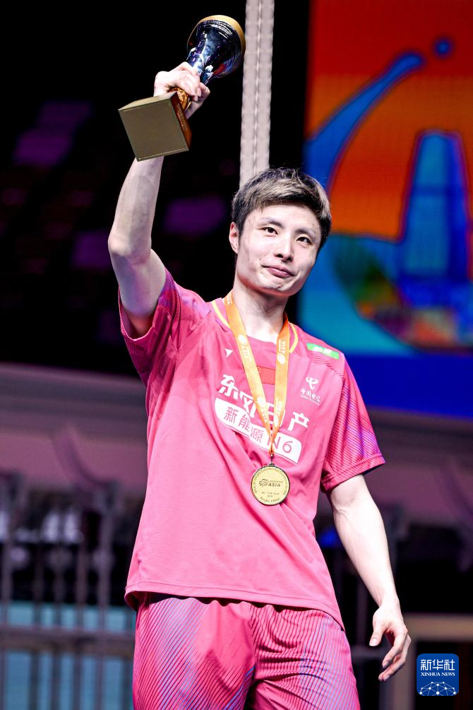 羽毛球亚锦赛|石宇奇夺得男单冠军