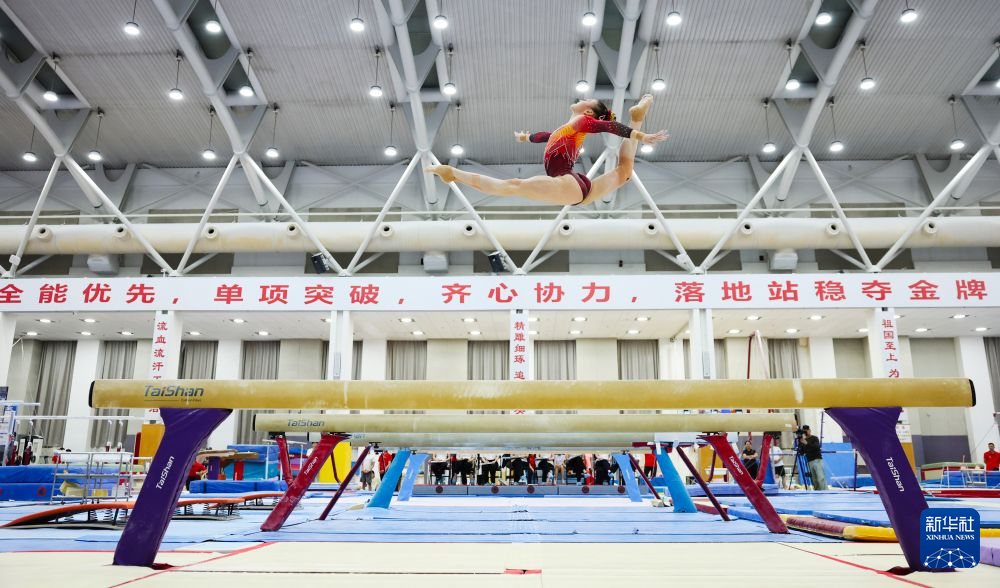 中国体操女队在京进行亚运会、世锦赛实战测验